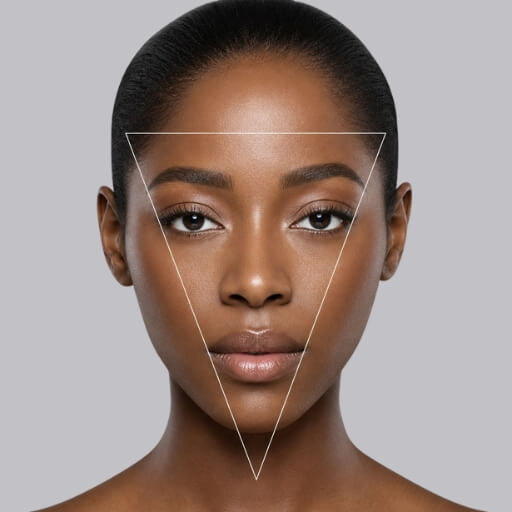 Esempio di forma del viso a triangolo rovesciato – fronte ampia che si restringe verso un mento affusolato | Guida alle forme del viso di YouCam